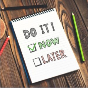 Reminder note saying ‘Do it now, not later,’ symbolizing overcoming procrastination.