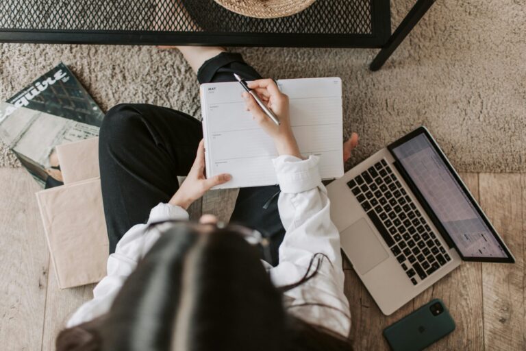 A student sitting at a desk, deeply focused on studying, symbolizing motivation, clarity, and concentration supported by hypnotherapy.